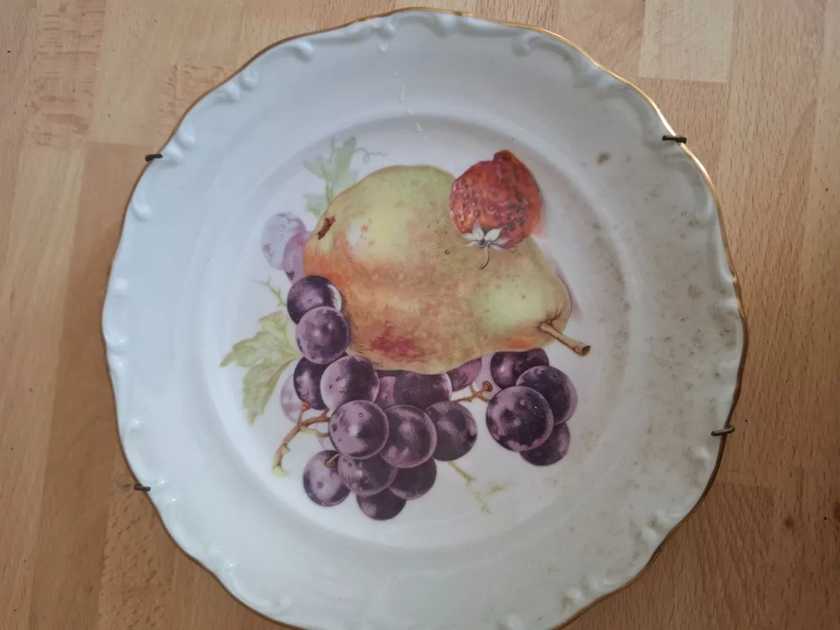 China decorative plates with hangers - 2 sets of 2 - Image 2