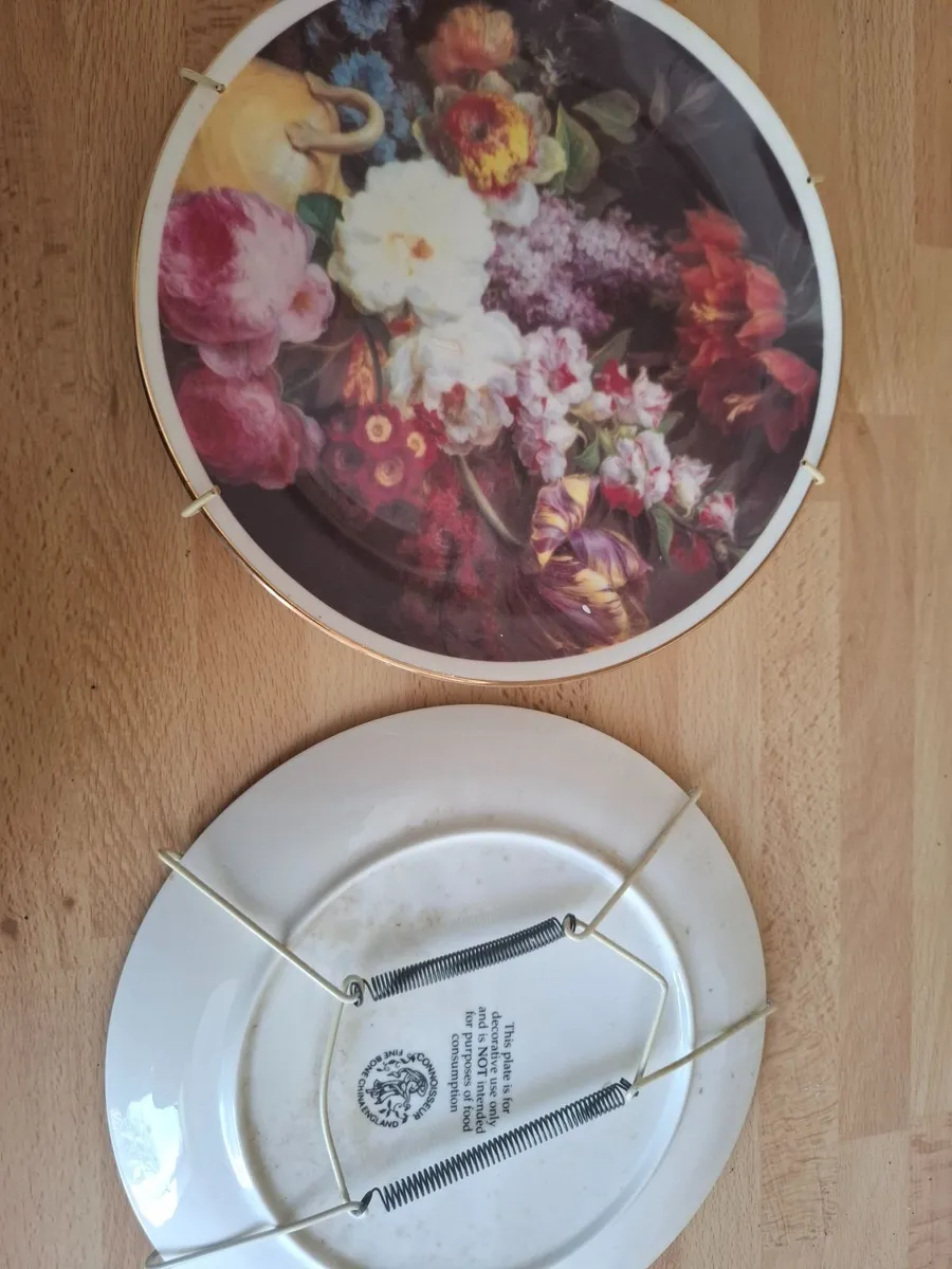 China decorative plates with hangers - 2 sets of 2 - Image 3