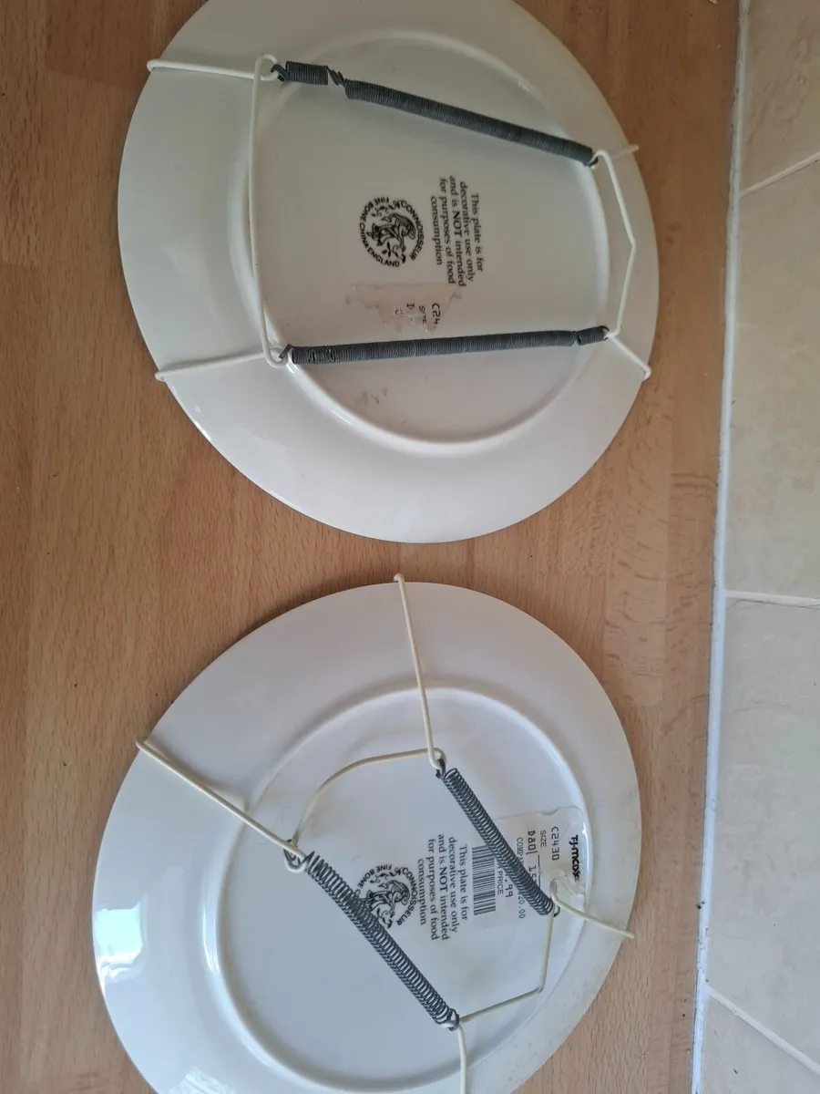 China decorative plates with hangers - 2 sets of 2 - Image 4
