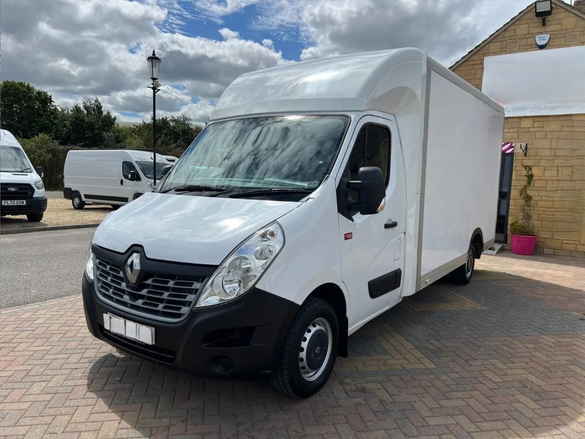VB - 2020 Renault  Master Luton Low Loader Van - Image 4