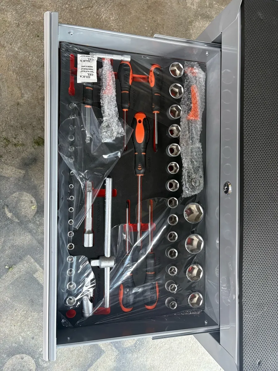 Brand New Unsused 300pc Toolbox - Image 2