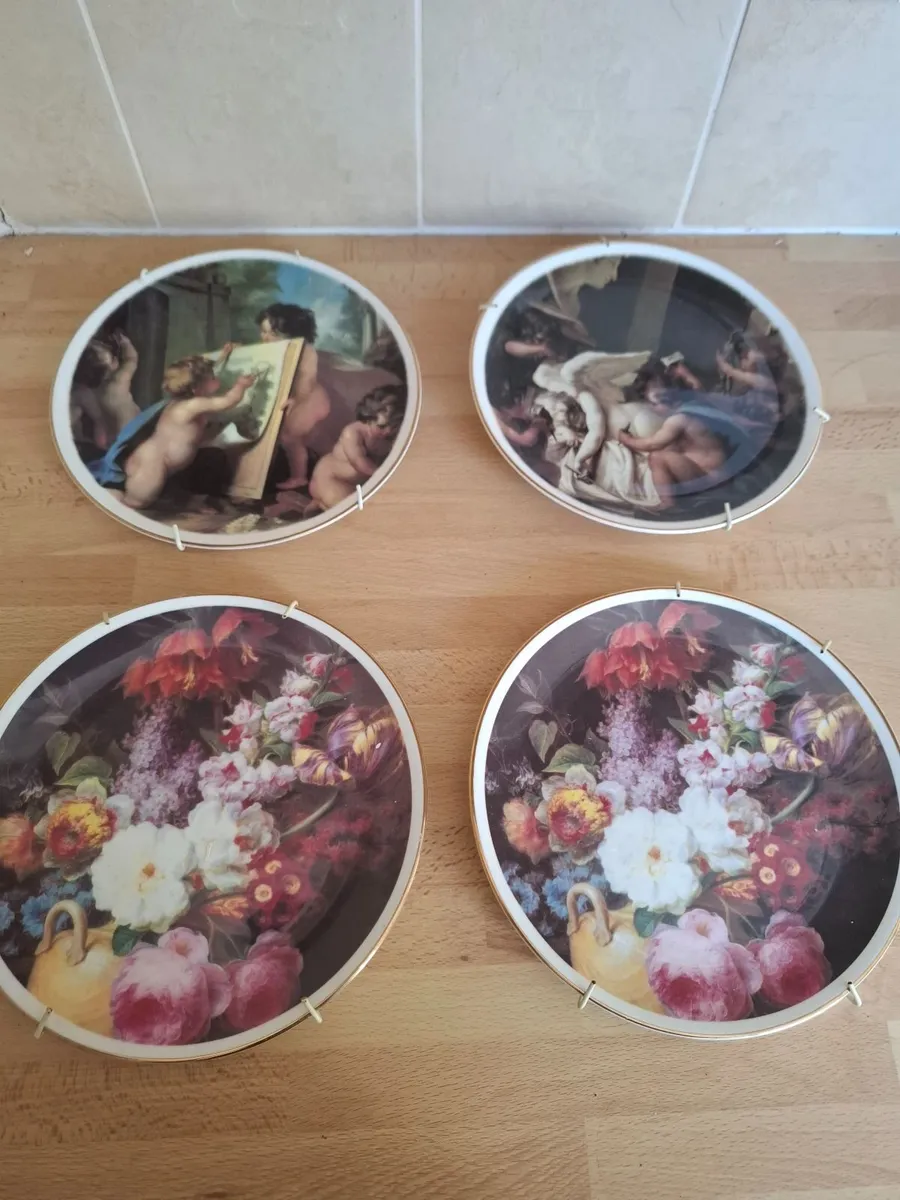 China decorative plates with hangers - 2 sets of 2 - Image 1