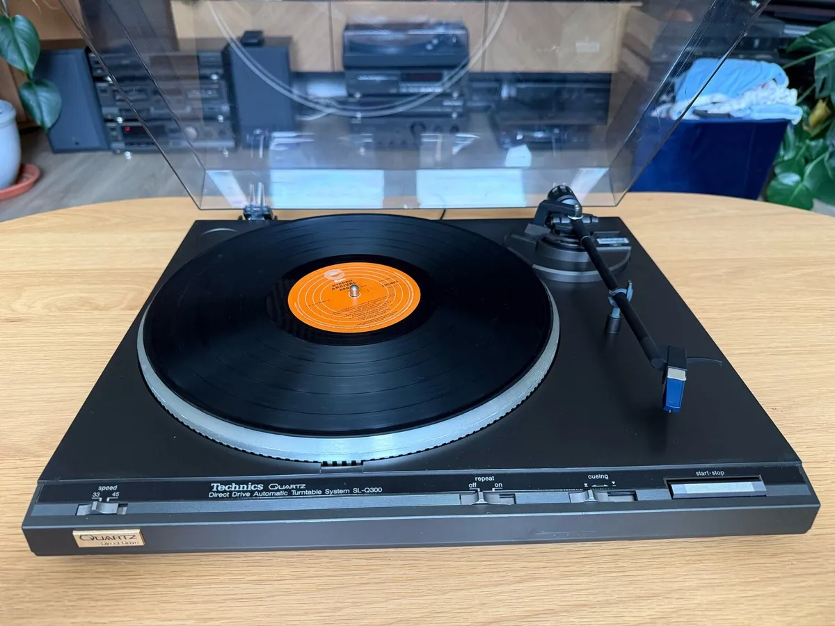 Technics Q300 turntable - Image 2