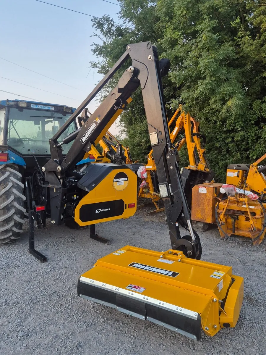 Mcconnel PA6567T Hedgecutter - Image 1