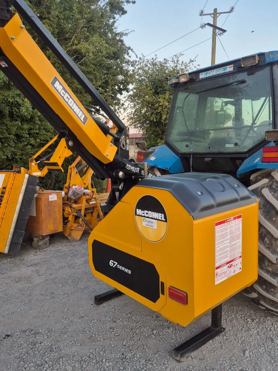 Mcconnel PA6567T Hedgecutter - Image 2