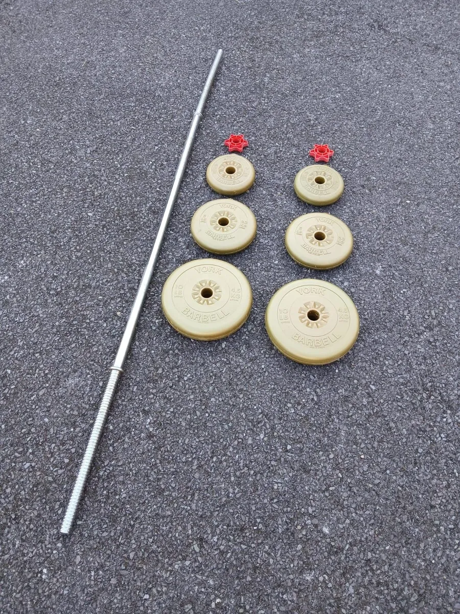 York Barbell Weight Set –Bar, 15.8kg Plates & Spin - Image 1