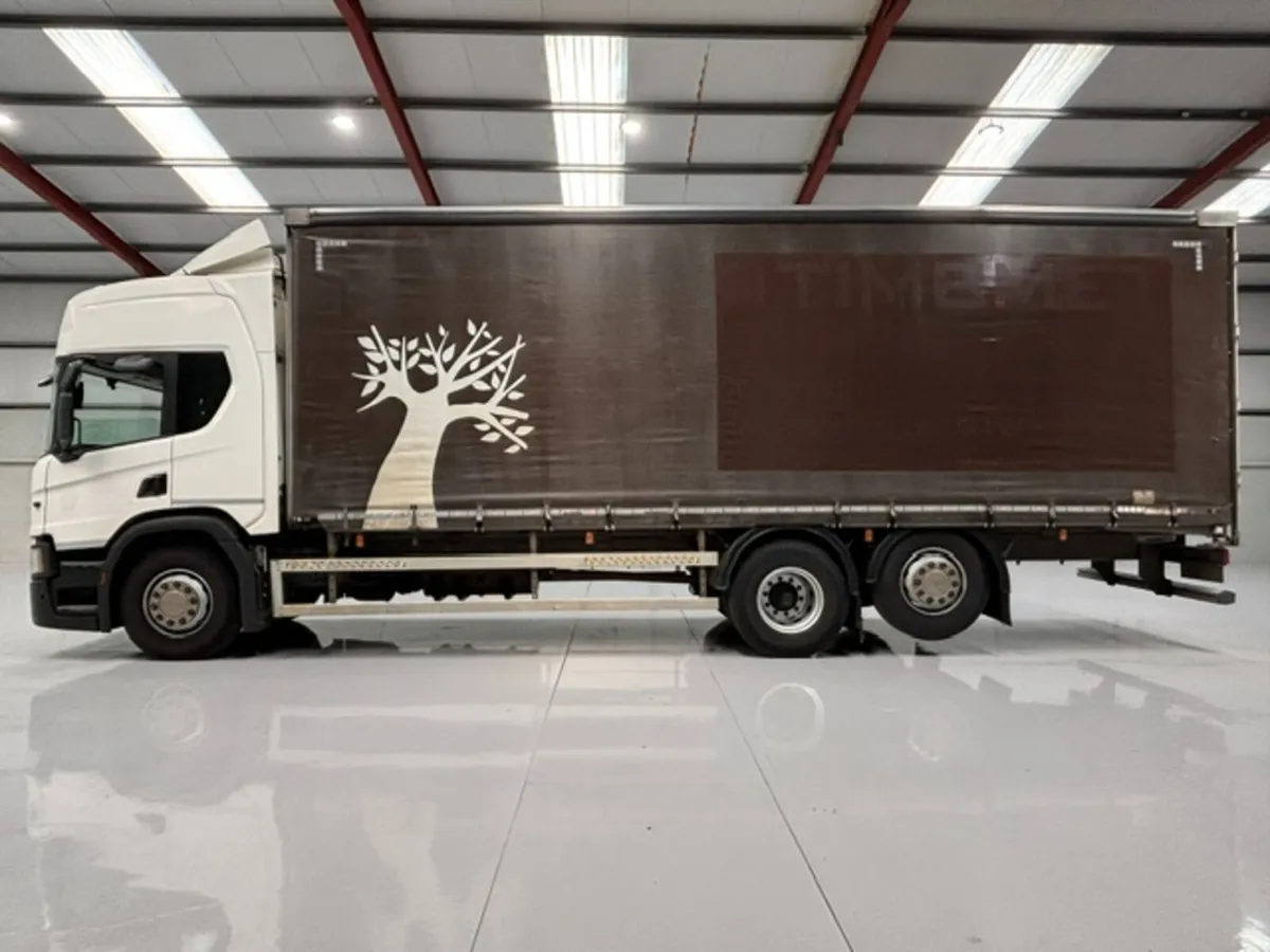 2018 SCANIA P320 6X2 CURTAINSIDER - Image 4