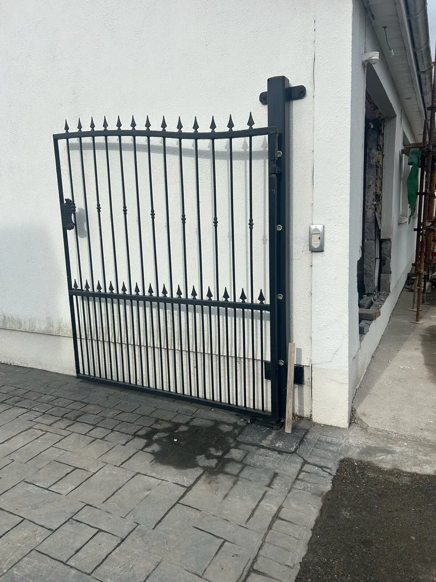 Gates - Image 1
