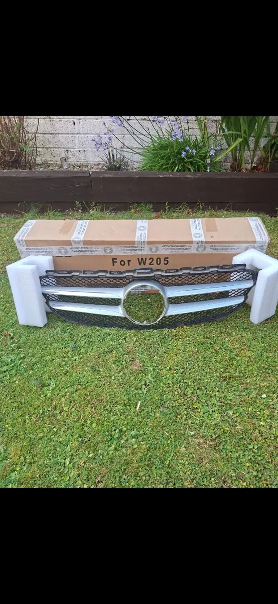 Mercedes front grill.c205 - Image 2