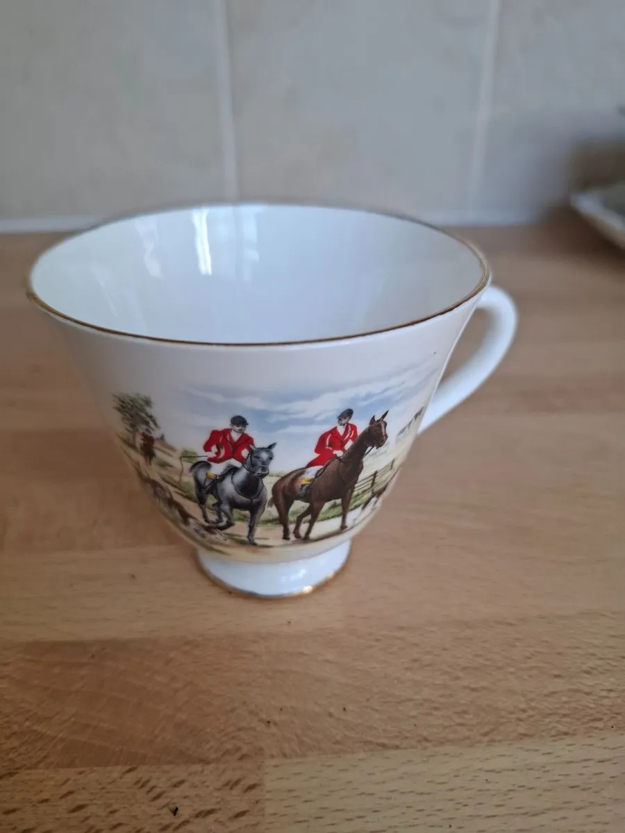Horse riding motif china teacup x 1 - Image 1