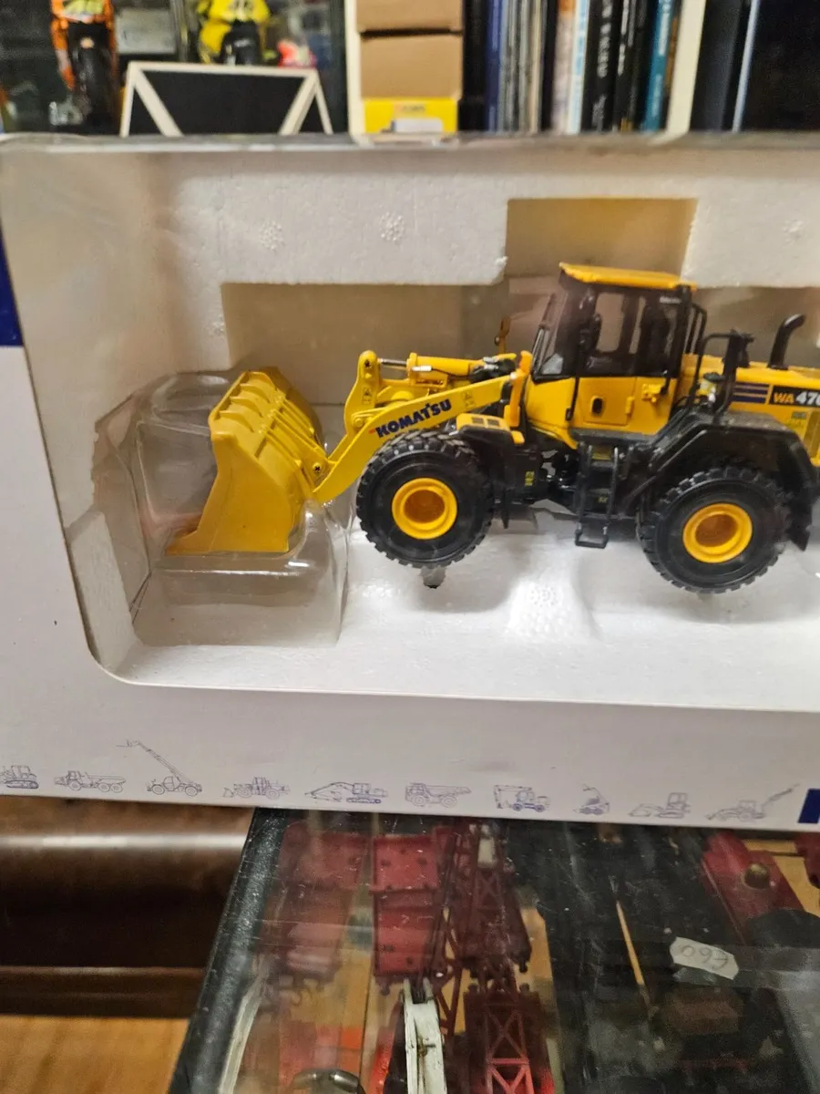 Corgi Universal Hobbies Komatsu Loader - Image 3