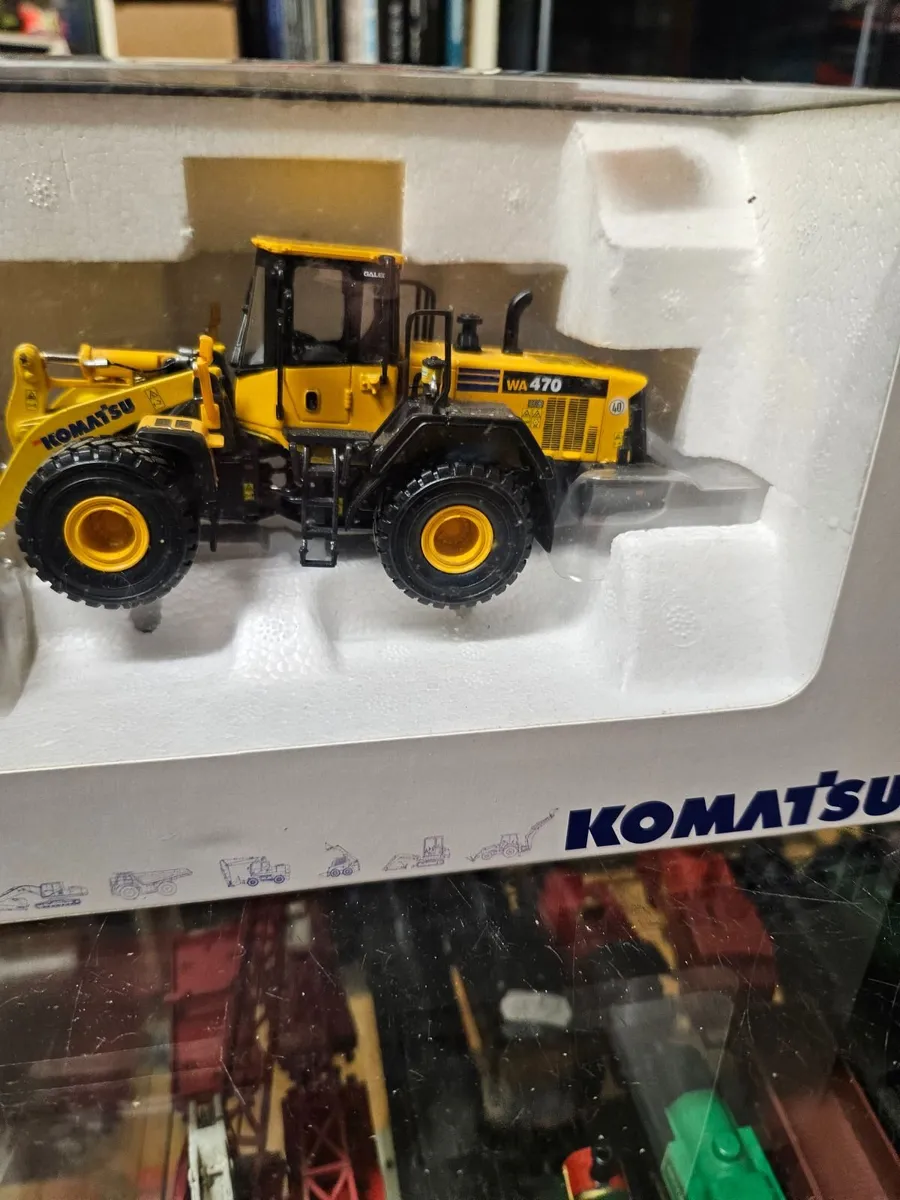 Corgi Universal Hobbies Komatsu Loader - Image 2