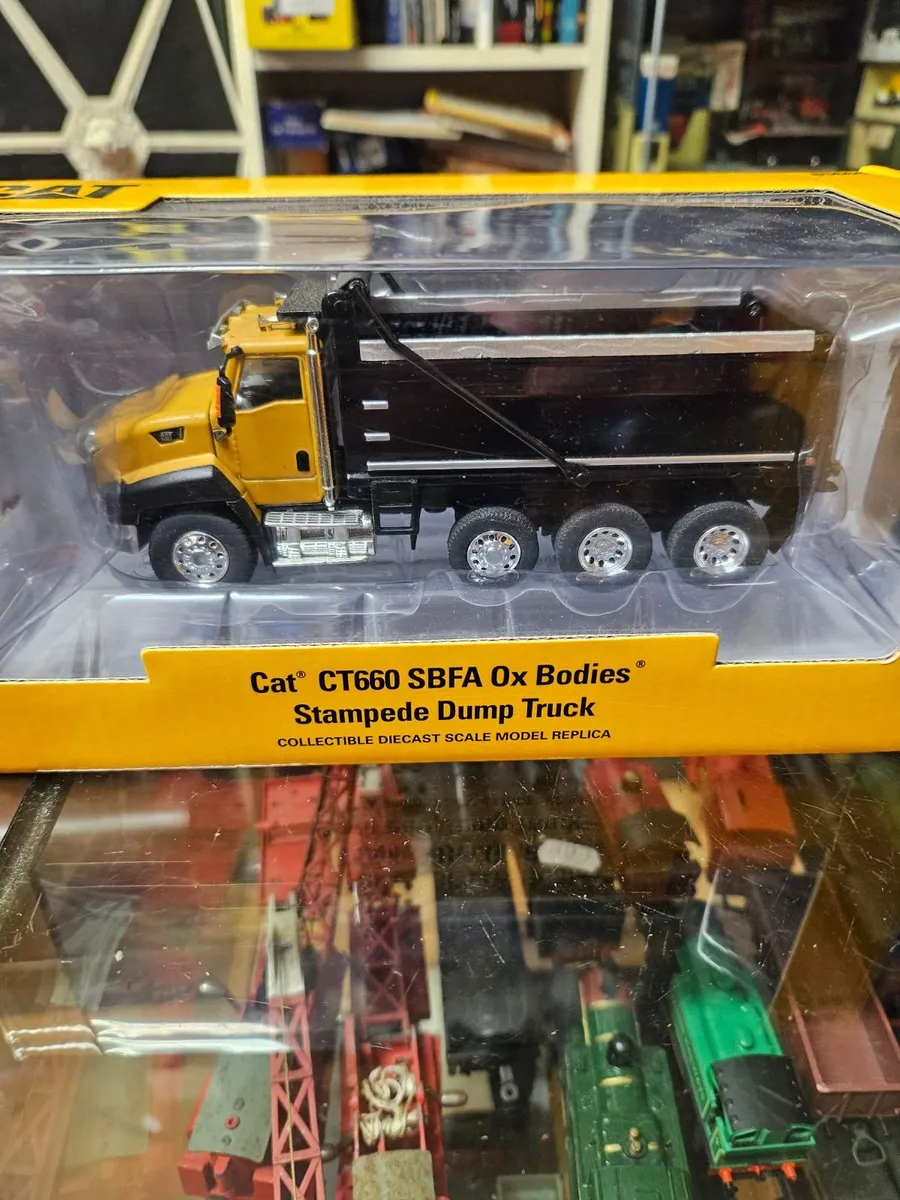 Corgi Norscot Caterpillar Dump Truck 1.50 - Image 2