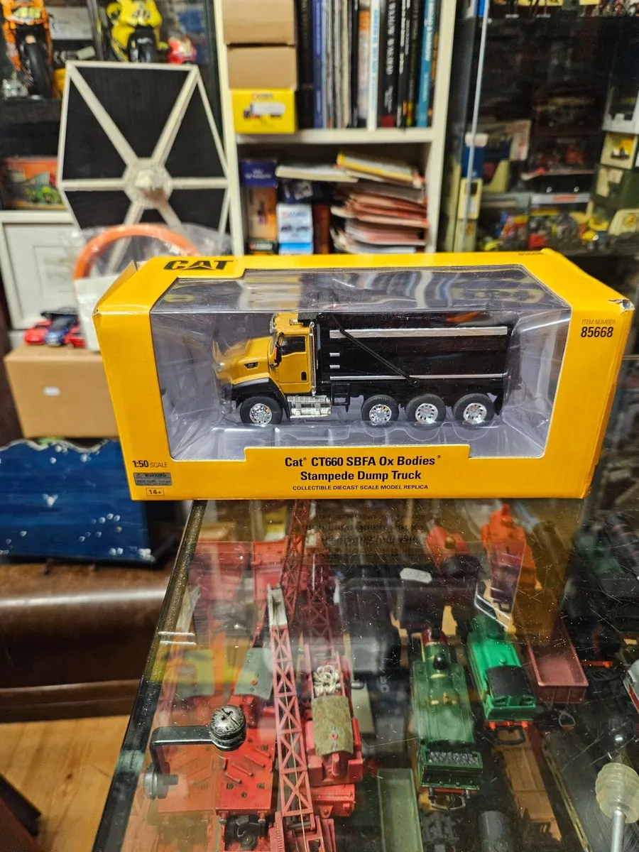 Corgi Norscot Caterpillar Dump Truck 1.50 - Image 1
