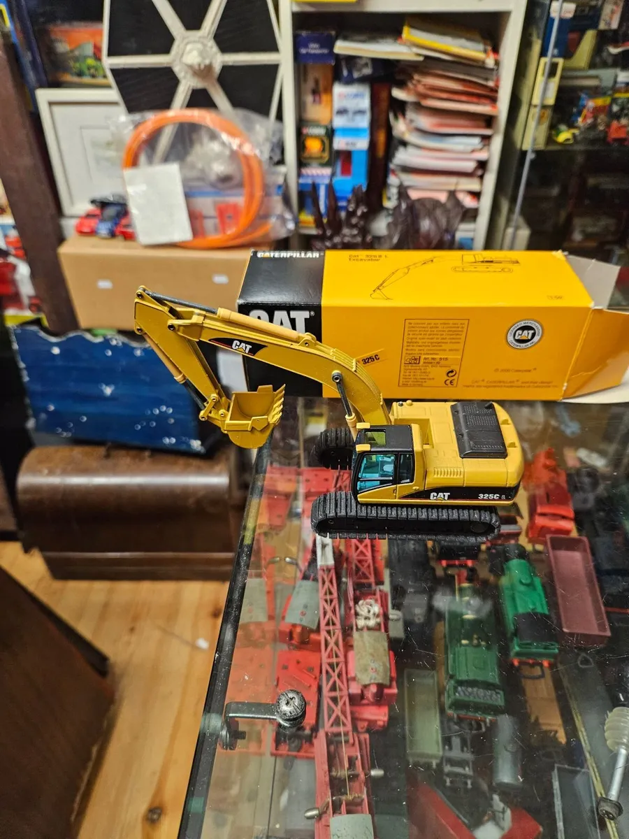Corgi NZG Caterpillar Excavator 1.50 - Image 2