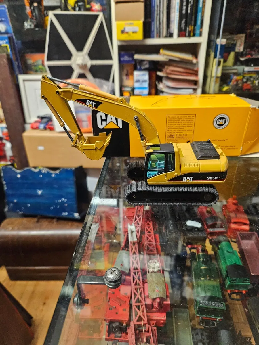 Corgi NZG Caterpillar Excavator 1.50 - Image 3