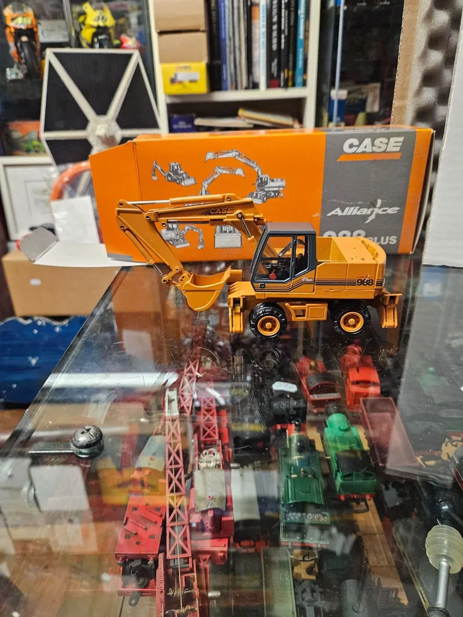 Corgi Conrad Case Wheeled Excavator 1.50 - Image 3