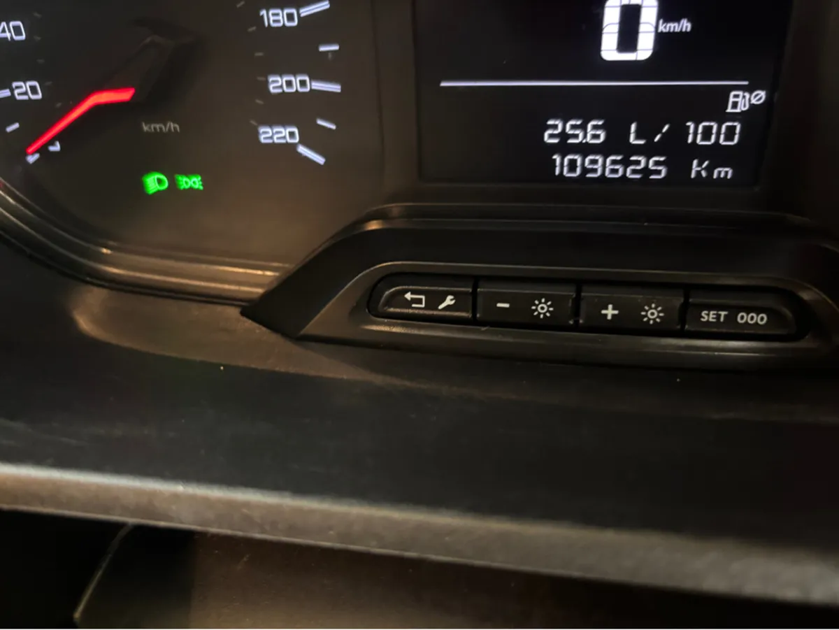 Peugeot Partner PROFESSIONAL PLUS 1.5 BLUE HDI 3 s - Image 4