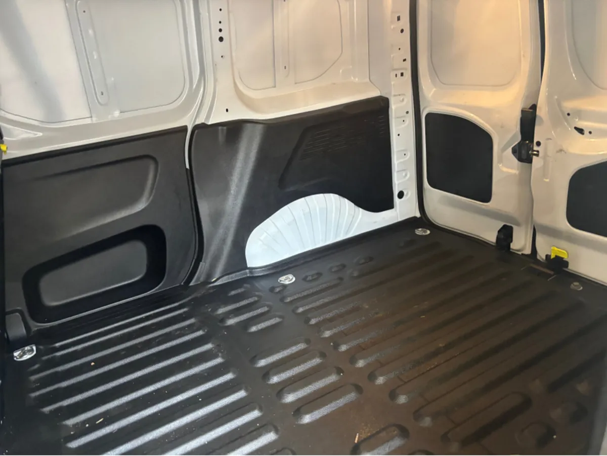 Peugeot Partner PROFESSIONAL PLUS 1.5 BLUE HDI - Image 3