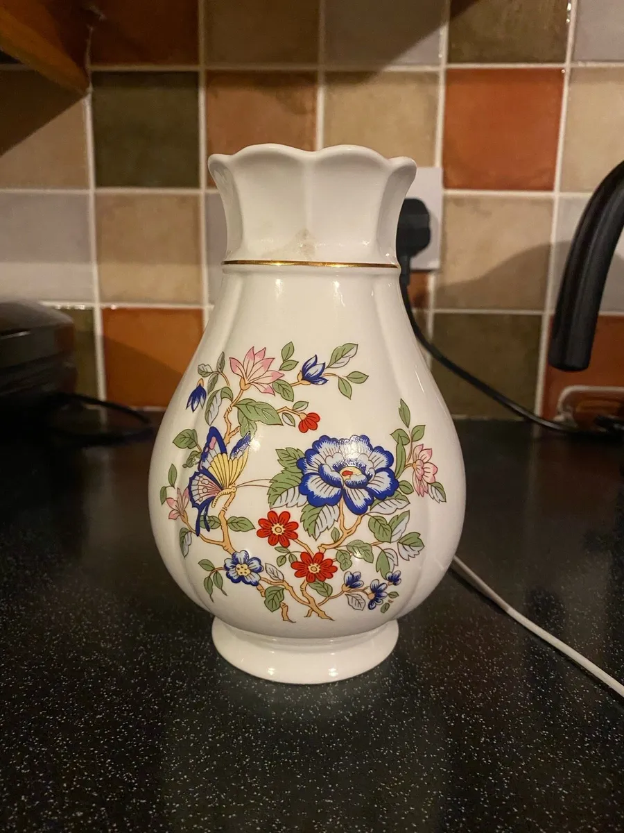 Two Aynsley Vases - Image 1