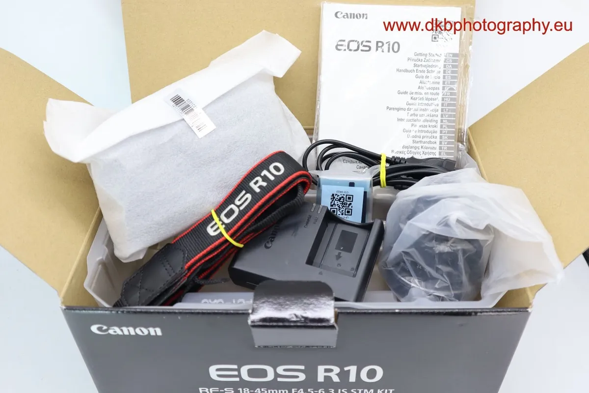 CANON EOS R10 CAMERA & RF-S 18-45mm IS STM LENS - Image 2