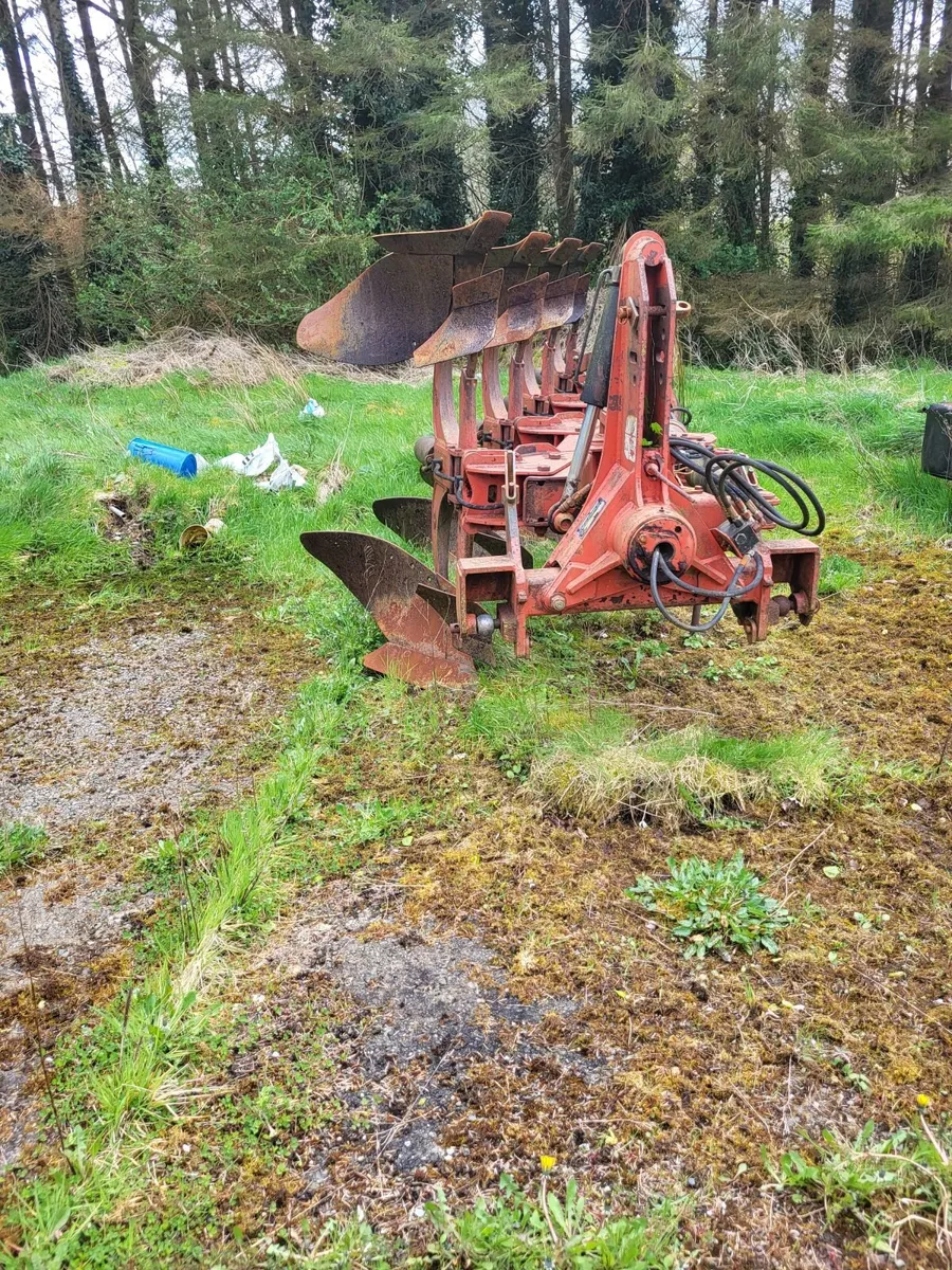 4 furrow reversible plough