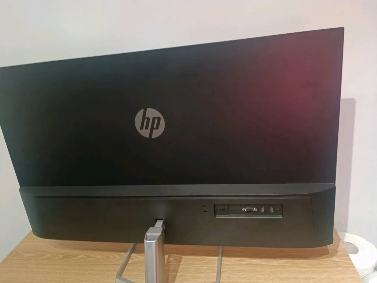 Hp M32F 32inch monitor perfect condition - Image 3