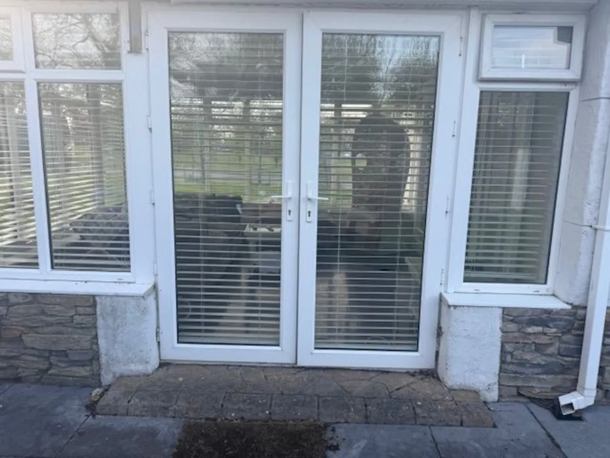 Sunroom windows, doors & Venetian Blinds - Image 3