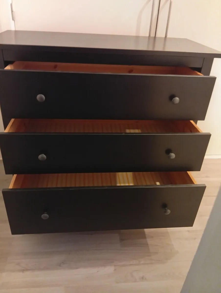 Solid wood Quality Roomy Chest of drawers - Image 3