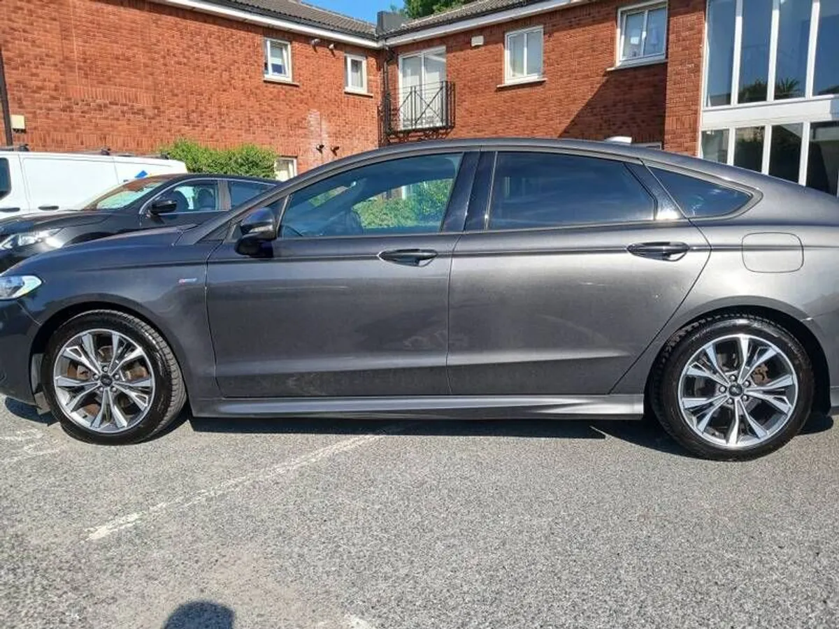 car - Image 3