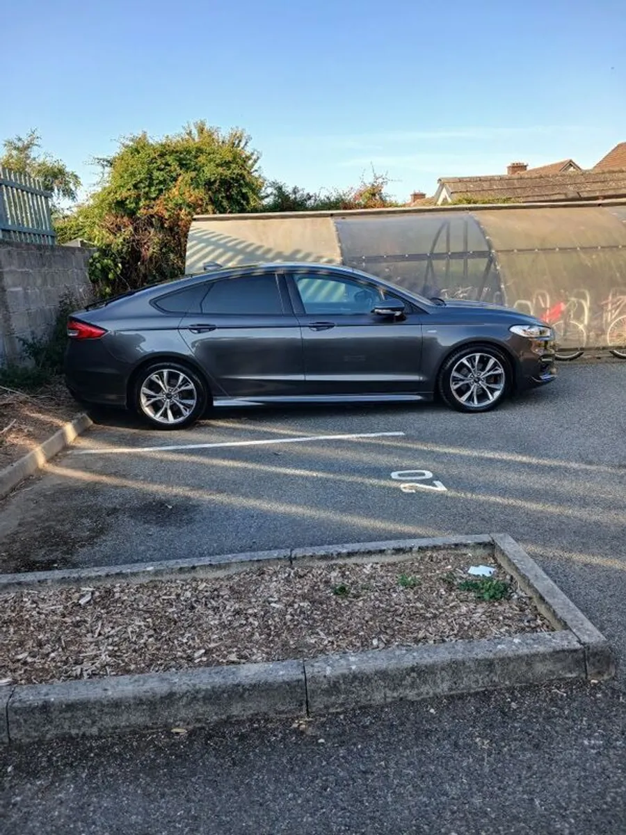 car - Image 1