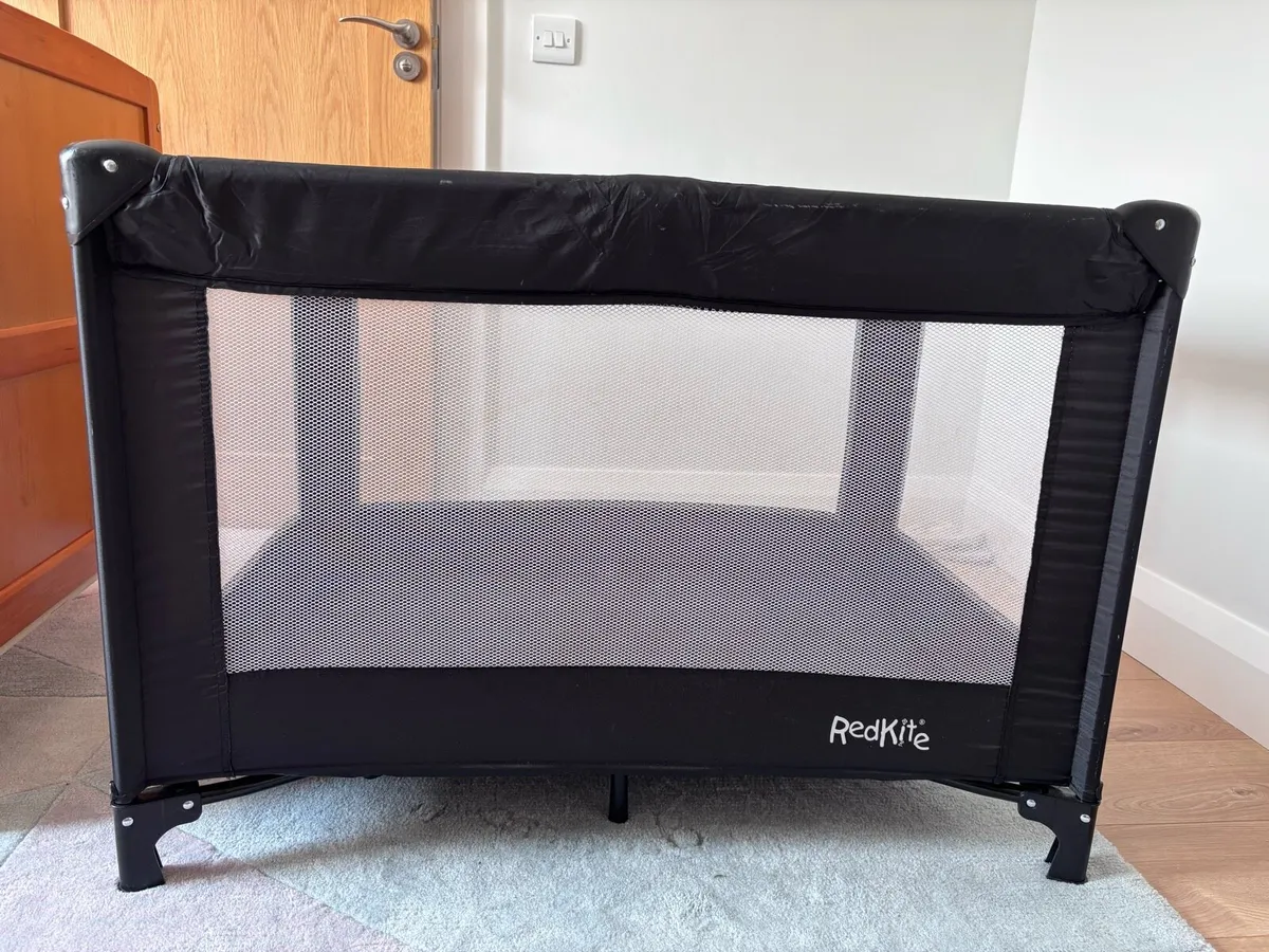 Travel cot - Image 1