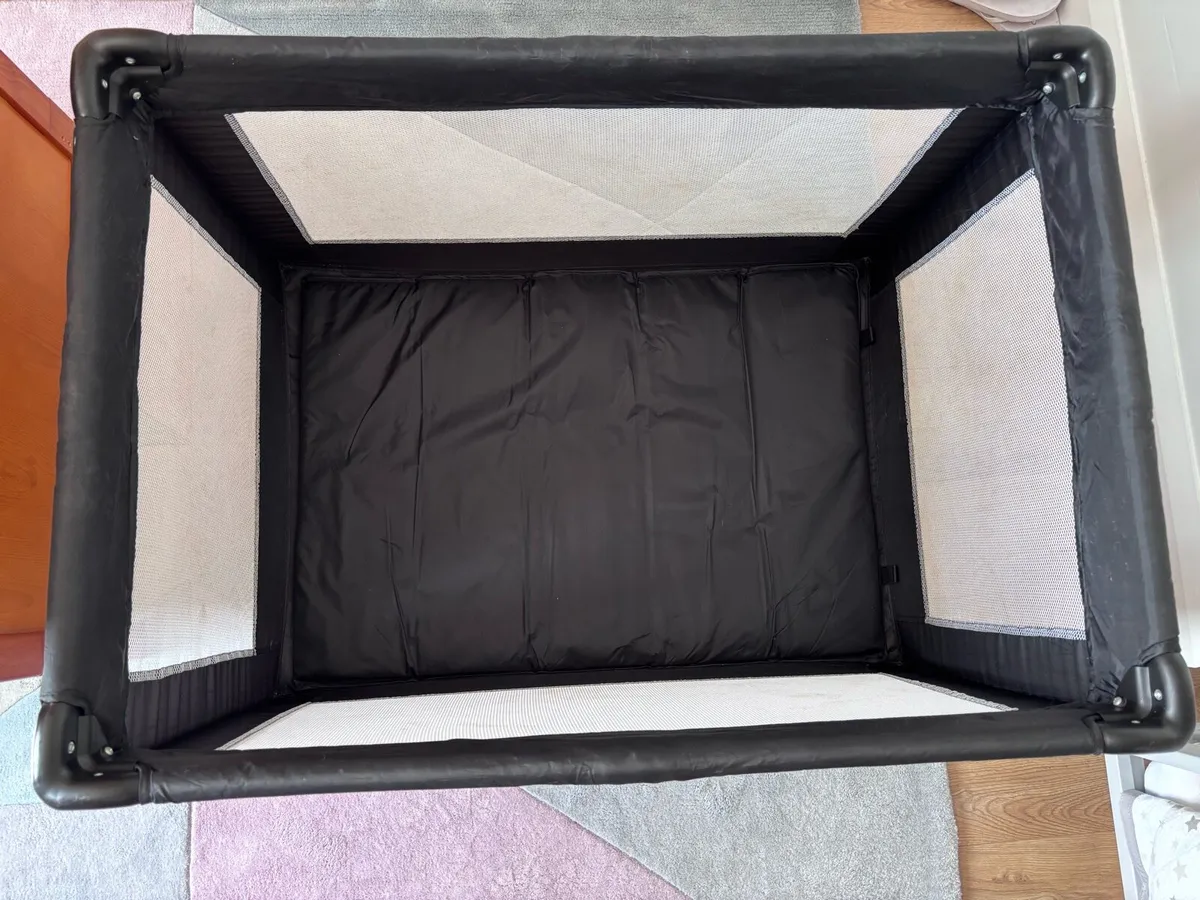 Travel cot - Image 2