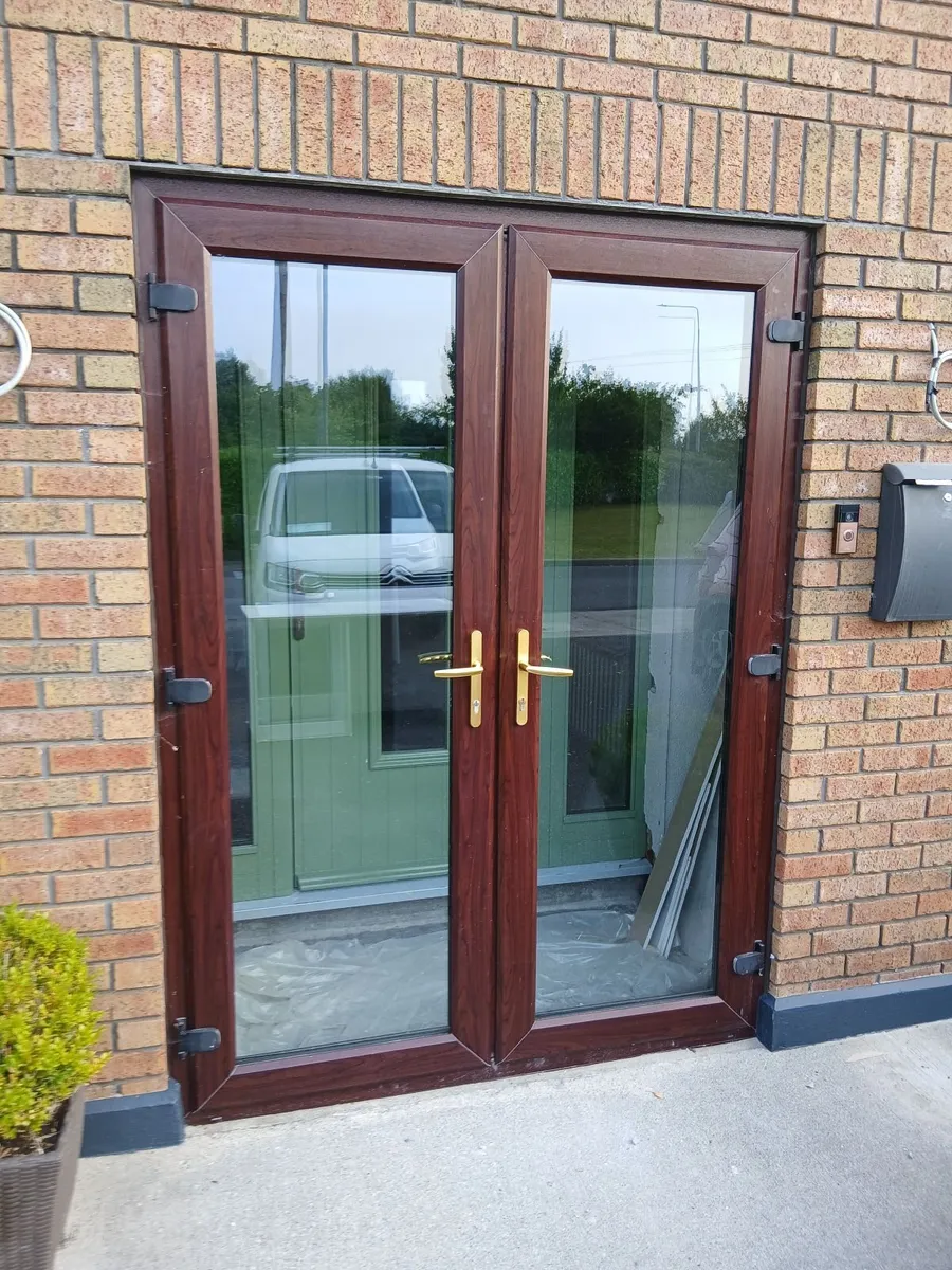 Front door - Image 2