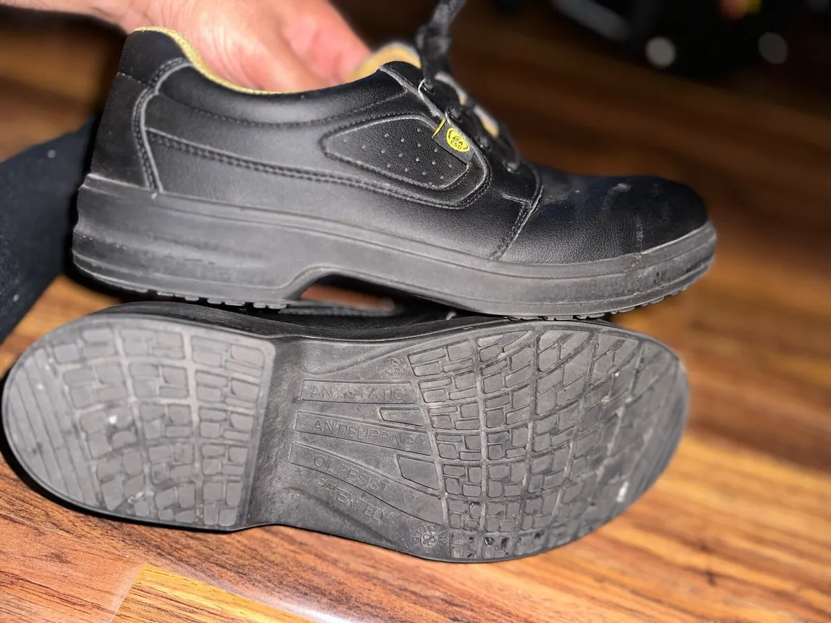 Size 11/ EU 46 Men’s Boots - Image 3