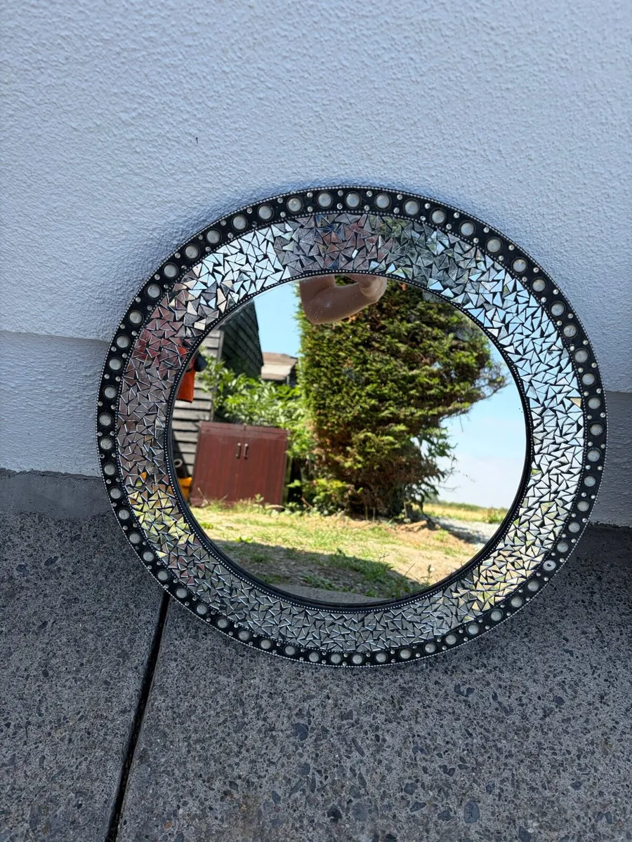 round mirror for sale €10 - Image 2