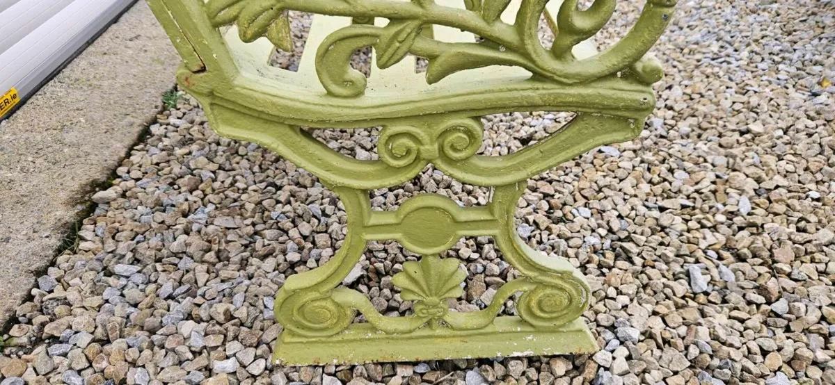 HEAVY CAST IRON BENCH - Image 4