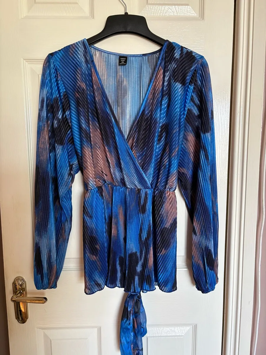 Ladies top - Image 1