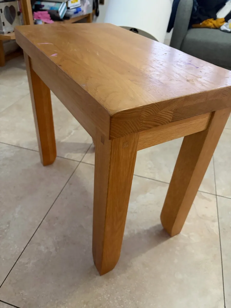 2 oak side tables - Image 1