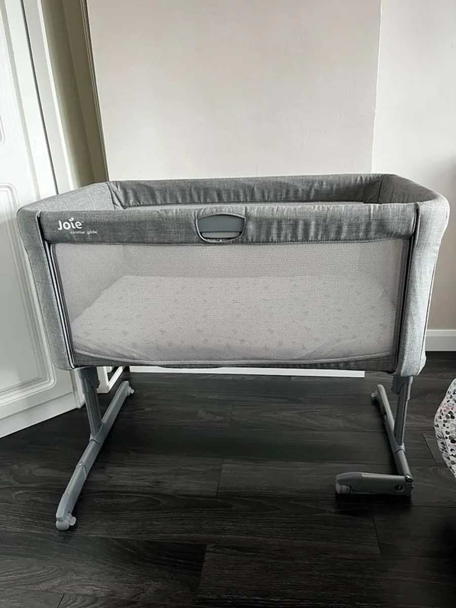 Joie roomie glide bedside crib - Image 1