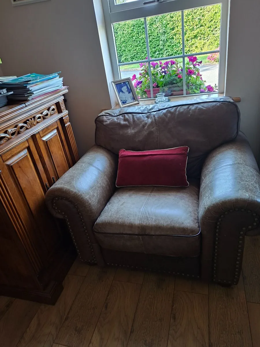 3 piece suite & glass coffee table - Image 2