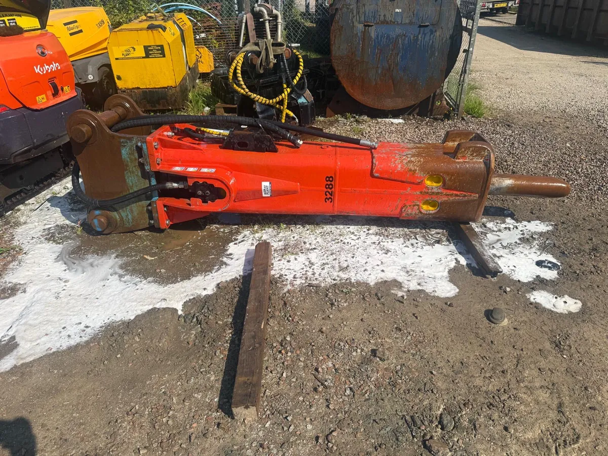 Rammer BR3288 Rock Hammer