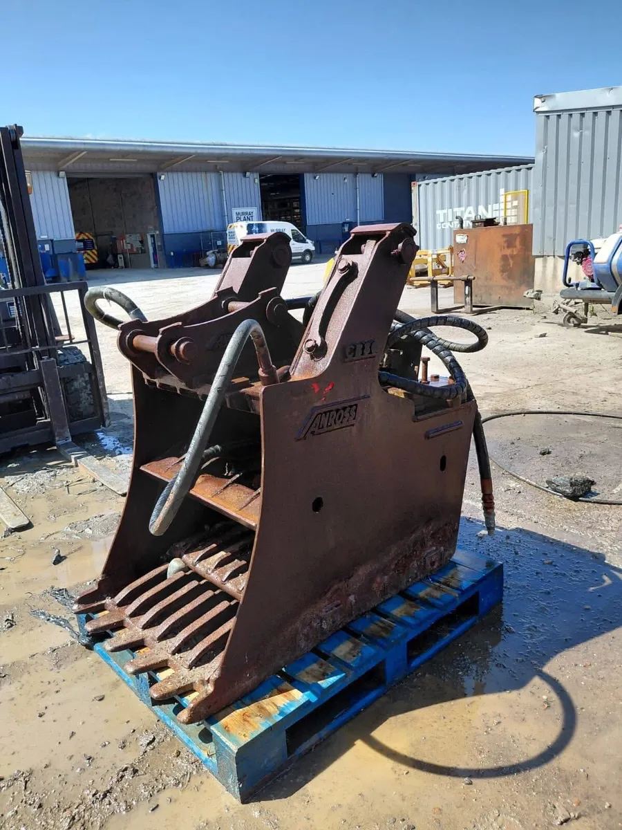 Anross Crushing Bucket - Image 1