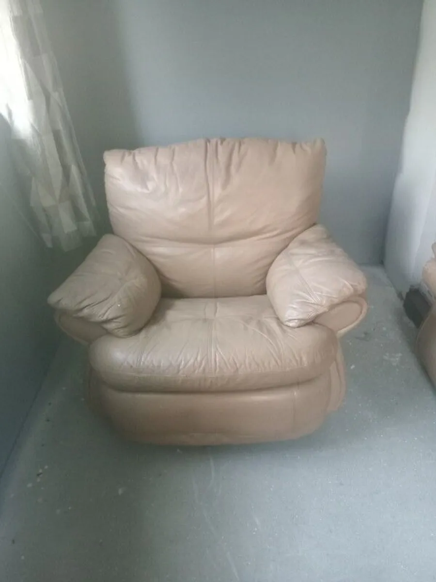 couch - Image 2