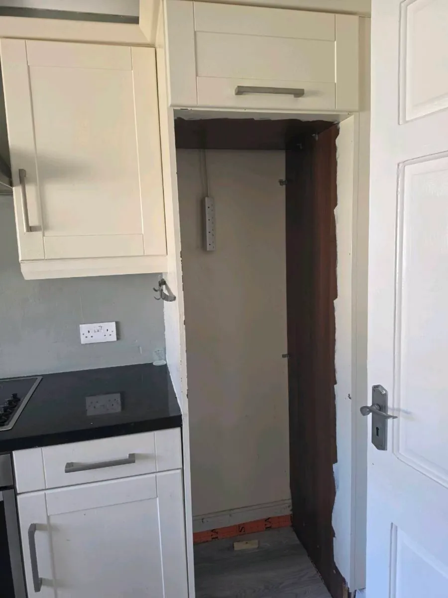 Kitchen with stone - Image 3