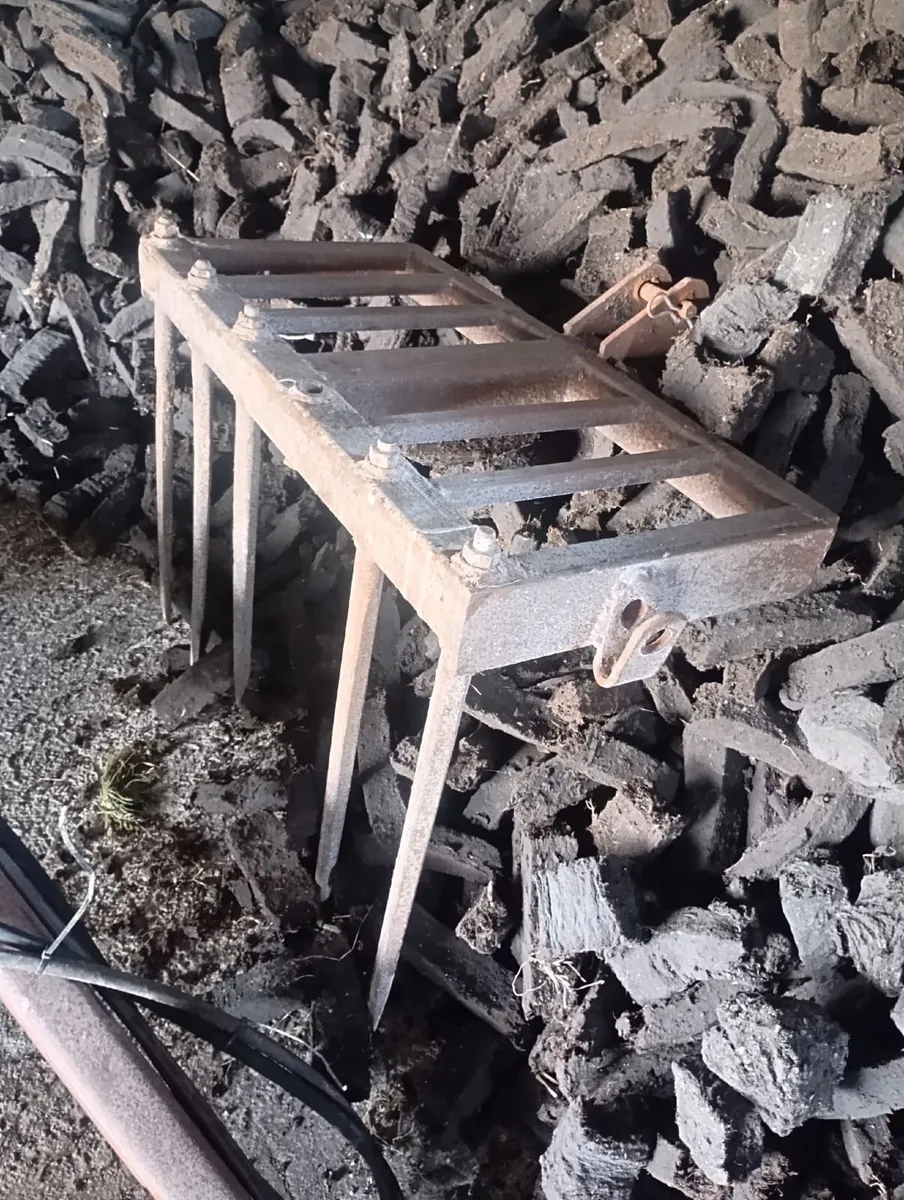 Front loader - Image 2