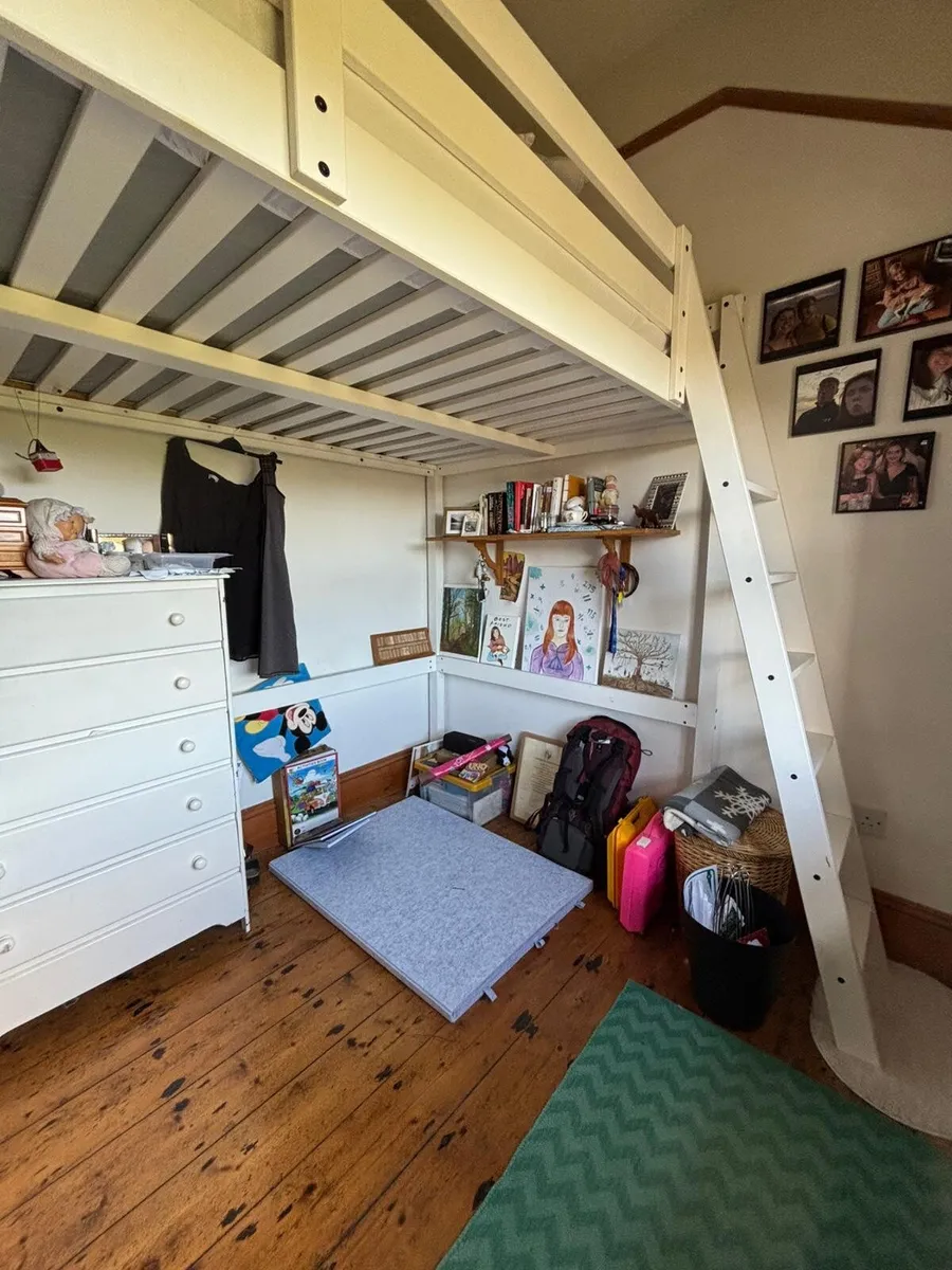 Bed - Image 1
