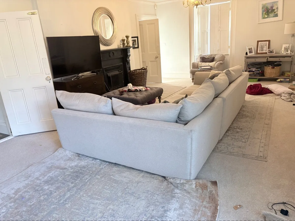 Couch - Image 2