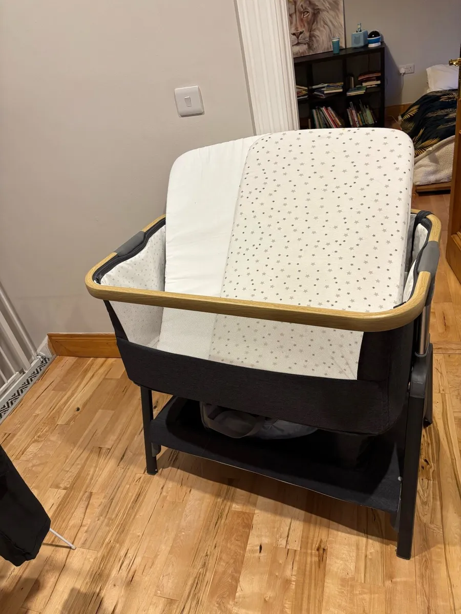 Portable Baby Bedside Crib Cozee Lite - Image 1