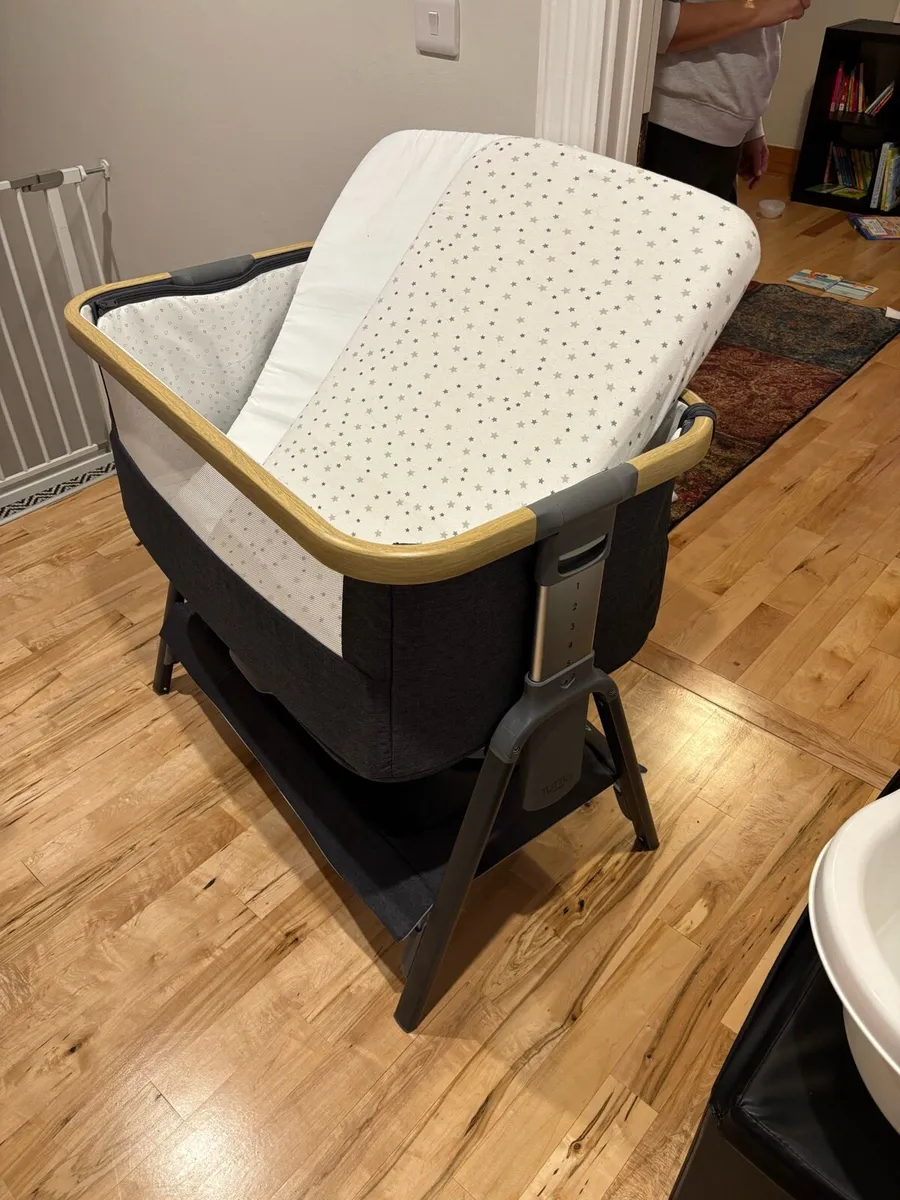 Portable Baby Bedside Crib Cozee Lite - Image 3